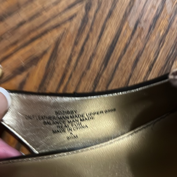 Bandolino calf leather slings. Brown , black and cream in color. Size 9.5 - Picture 4 of 5